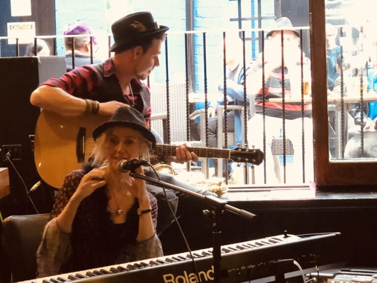 Acoustic Sunday — The Saddle, Chester, photograph 2 of 3