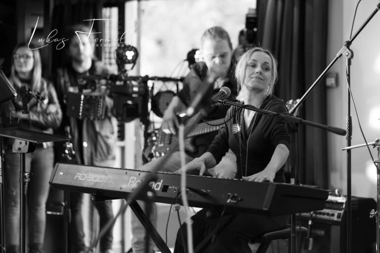 Playing for WOŚP — Village Hotel, Coventry, photograph 2 of 3