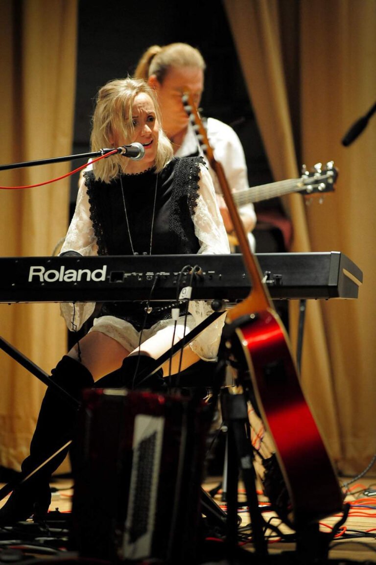 Supporting Witek Muzyk Ulicy — Memorial Hall, Wrexham, photograph 3 of 9
