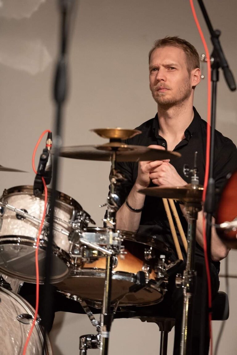 Supporting Witek Muzyk Ulicy — Memorial Hall, Wrexham, photograph 7 of 9