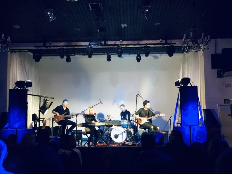 Supporting Witek Muzyk Ulicy — White Eagle Club, London, photograph 2 of 3